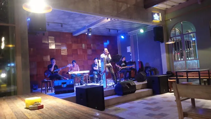 Live music di KLX Express./Foto: Google Review/Dinda Rudyta Krisnanti