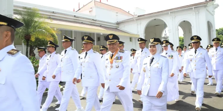 Bupati Malang dan Wakil Bupati Malang berjalan menuju lokasi pelantikan. Foto: dok.