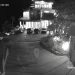Tangkapan layar pencuri bersajam berjalan santai masuk dan satroni villa di Kota Batu. Foto: Istimewa