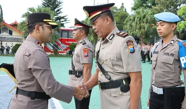 Kapolres Batu AKBP Andi Yudha Pranata saat proses sertijab jabatan Kapolsek Pujon. Foto: Polres Batu