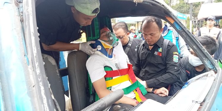 Pelatihan penanganan korban kecelakaan yang digelar Polres Malang. Foto: Aisyah Nawangsari Putri