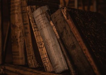 Ilustrasi etalase novel-novel misteri. (Foto:Pinterest)