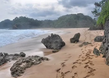 Pesona Pantai Tunggul Mbubuk Malang./Foto: Facebook Pantai Tunggul Mbubuk