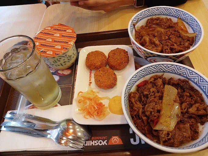 Salah satu menu di Yoshinoya Restaurant./Foto: Google Review/YRS Keliling.