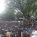 Demonstran lakukan aksi teatrikal tiarap.
