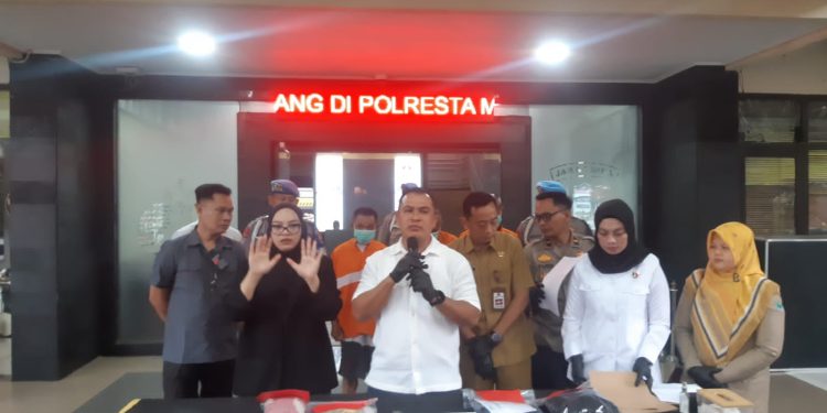 Satreskrim Polresta Malang Kota membongkar kasus kekerasan seksual terhadap anak kandung (M Sholeh)
