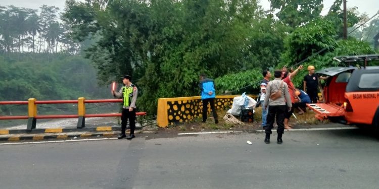 Tercebur ke Sungai Brantas