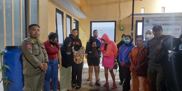 Satpol PP Kota Malang menggerebek dan menemui 17 pasangan bukan suami istri di kos kosan (dok. Satpol PP Kota Malang)