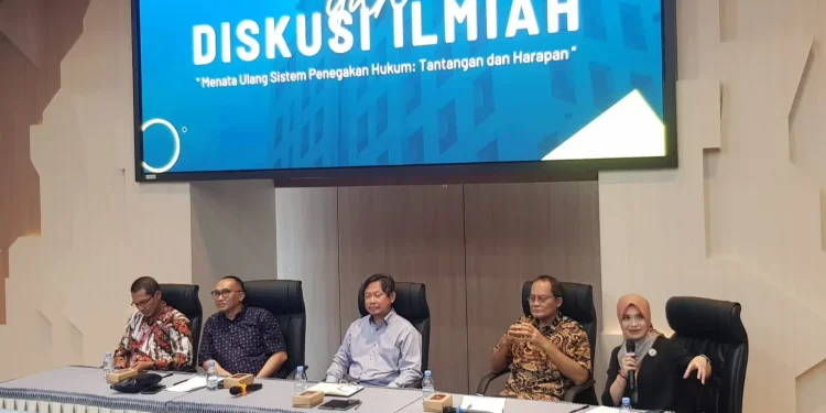 Seminar dan diskusi ilmiah membahas pro kontra RUU KUHAP di FIA UB. Foto : Azmy