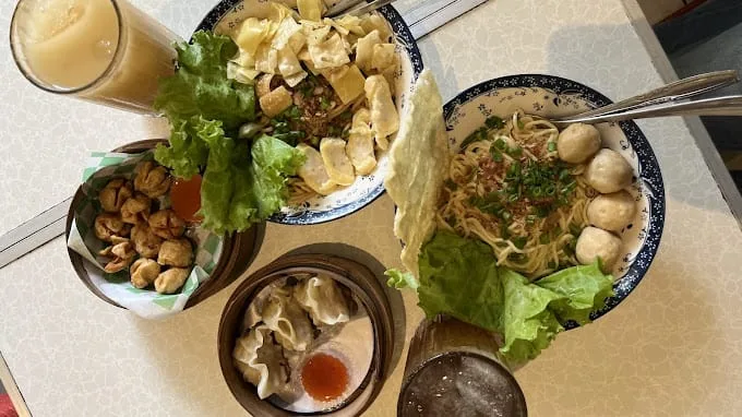 Menu cwie mie di Depot Kayutangan./Foto: Google Review/Alivia Dika.