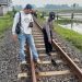 Sepatu milik korban di lokasi kejadian. Foto: Polsek Kepanjen