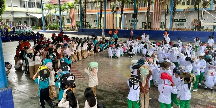 Simulasi mitigasi bencana alam gempa bumi di SMKN 2 Malang. (Foto/dok SMKN 2 Malang)