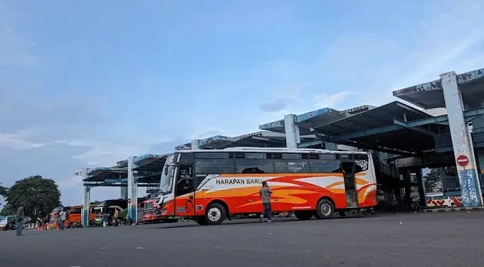 Jadwal bus Malang-Blitar yang berangkat dari Terminal Arjosari sebagai panduan bagi calon penumpang. /Foto: Google Review Terminal Arjosari/Syahrul_Zorg.