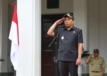 Wakil Wali Kota Malang, Ali Muthohirin memimpin apel di halaman Balai Kota Malang. (Foto/Prokopim Setda Kota Malang)