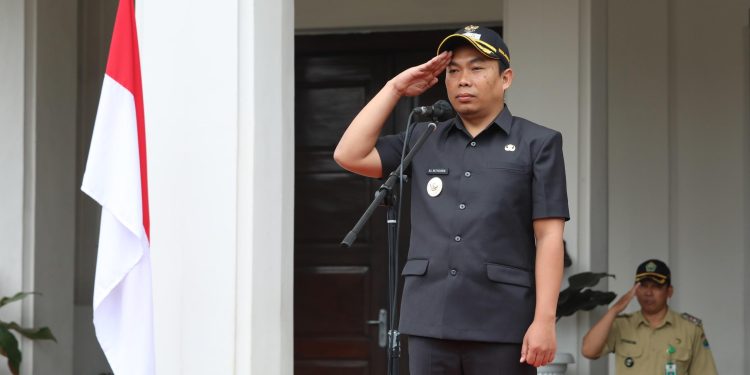 Wakil Wali Kota Malang, Ali Muthohirin memimpin apel di halaman Balai Kota Malang. (Foto/Prokopim Setda Kota Malang)