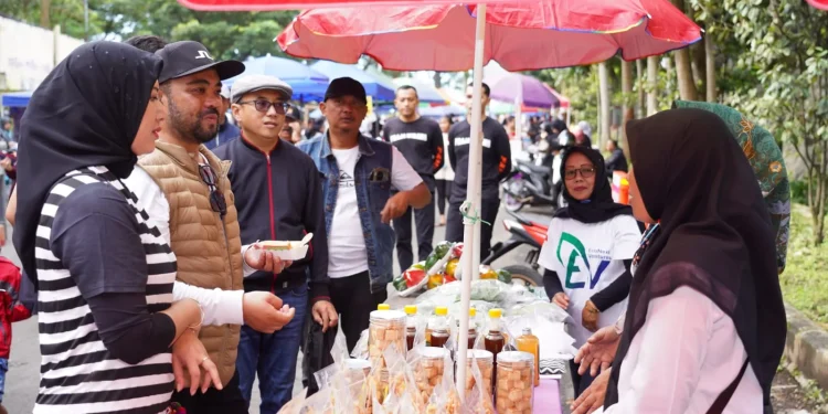 Wawali Heli Suyanto saat berkunjung ke CFD yang nanti akan diganti menjadi pasar takjil selama Ramadan. Foto: Prokopim KWB