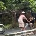 Tangkapan layar aksi bullying dan pengeroyokan 4 remaja perempuan di Bendungan Selorejo. Foto: Istimeww