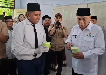 Menteri Koperasi Budi Arie saat berdialog dengan siswa MTs An Nur Bululawang. Foto: Aisyah Nawangsari Putri