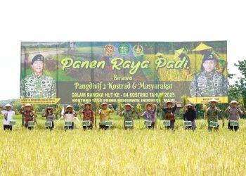 Divif 2 Kostrad gelar panen raya di Sumberpucung. Foto: Divif 2 Kostrad