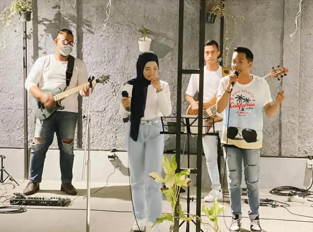 Live music di Kopi Dari Hati./Foto: Instagram @kopidarihati.sudimoro.