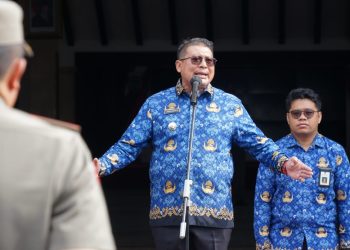 Didik Gatot Subroto saat memimpin apel pagi di lingkungan Pemkab Malang. Foto: Pemkab Malang