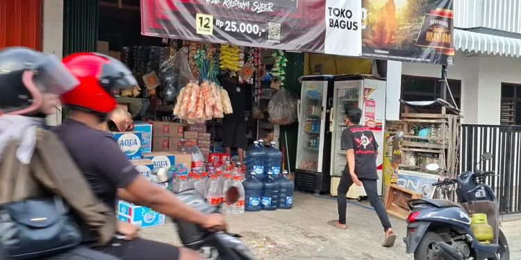 Ilustrasi toko eceran yang kini dilarang menjual gas elpiji melon. Foto: Azmy
