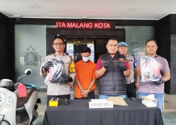 Satreskrim Polresta Malang Kota mengungkap pencurian toko di Kota Malang. (foto/M Sholeh)