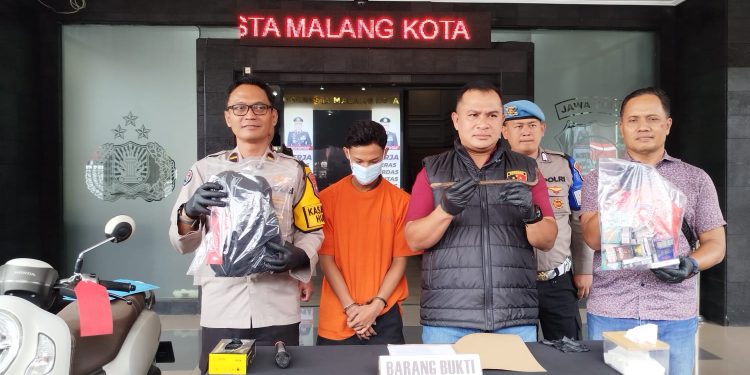 Satreskrim Polresta Malang Kota mengungkap pencurian toko di Kota Malang. (foto/M Sholeh)