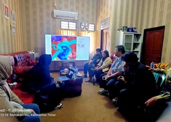 Mahasiswa ITN Malang melakukan studi lapangan di Mahakam Ulu, Kalimantan Timur. (Foto/dok. ITN Malang)