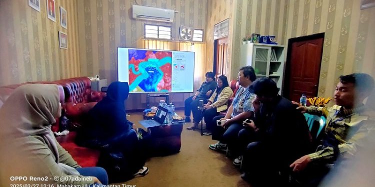 Mahasiswa ITN Malang melakukan studi lapangan di Mahakam Ulu, Kalimantan Timur. (Foto/dok. ITN Malang)