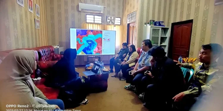 Mahasiswa ITN Malang melakukan studi lapangan di Mahakam Ulu, Kalimantan Timur. (Foto/dok. ITN Malang)