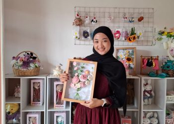 Putri Ruswandani menunjukkan produk Candyco. Foto: Aisyah Nawangsari Putri