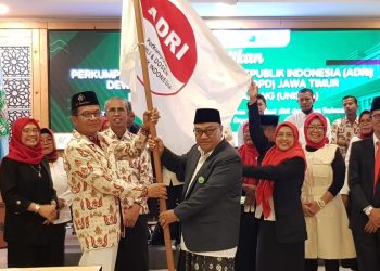 Pelantikan Rektor Unisma Prof Junaidi Mistar menjabat sebagai Ketua DPD ADRI Jatim. Foto: Azmy
