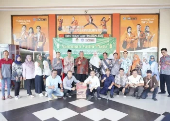 Unikama menyalurkan santunan kepada anak yatim dalam momentum Ramadan 2025. (Foto/dok.)