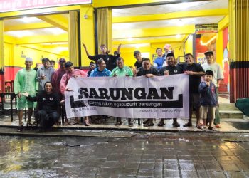 Para pelaku seni bantengan di Kota Batu usai berbagi takjil di Kota Batu mengenalkan spirit 'SARUNGAN'. Foto: Dok
