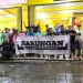 Para pelaku seni bantengan di Kota Batu usai berbagi takjil di Kota Batu mengenalkan spirit 'SARUNGAN'. Foto: Dok