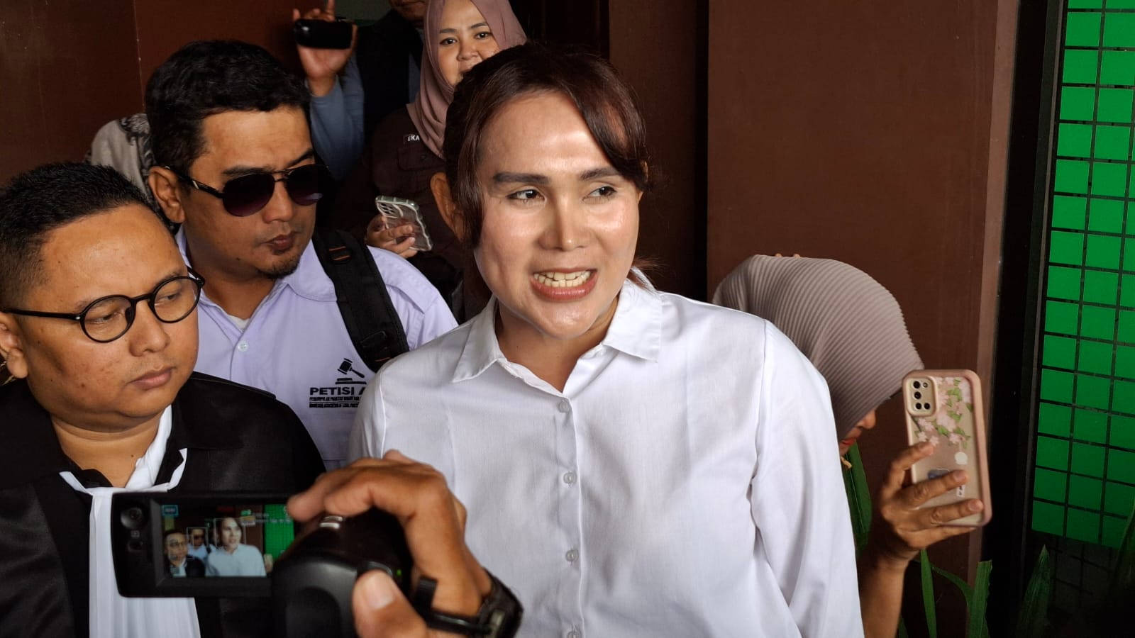 Isa Zega usai menjalani sidang di PN Kepanjen. Foto: Aisyah Nawangsari Putri