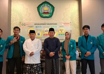Rektor Unisma Prof Junaidi berfoto bersama 6 atlet taekwondo usai memborong medali di ajang Bela Negara Cup 2025 yang digelar oleh Kemenhan RI. Foto: Azmy