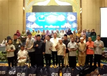 MTC bersama para pembinanya berbagi kasih dengan 111 kaum duafa, anak yatim hingga difabel. (Foto/M Sholeh)