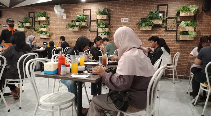 Resto di Malang Town Square yang cocok dijadikan tempat bukber. /Foto: Google Review Steak Moen Moen Matos/Yulia Yuyun.