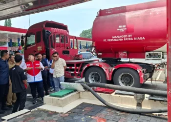 Tim gabungan melakukan sidak di SPBU yang ada di Kecamatan Bululawang. Foto: Aisyah Nawangsari Putri