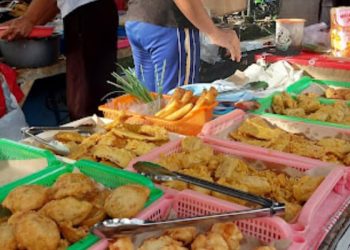 Daya tarik dan menu kuliner di Pasar Takjil Sawojajar yang wajib dicoba./Foto: Google Review Pasar Takjil Sawojajar.
