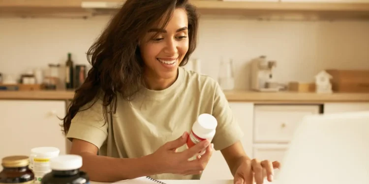 PHM ungkap manfaat penggunaan produk herbal dibandingkan obat kimia dalam upaya menjaga kondisi kesehatan masyarakat. /Foto: Freepik.com/Shurkin_son.