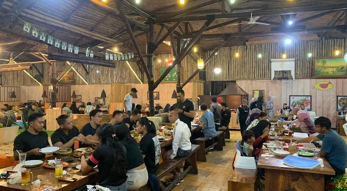 Tempat makan di Suhat yang cocok dijadikan opsi acara bukber. /Foto: Google Review Ocean Garden Soekarno Hatta.