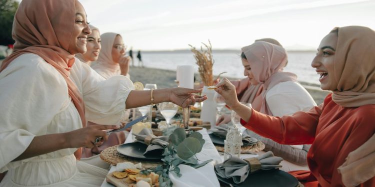 Tempat bukber di Malang yang memberikan promo menarik di bulan Ramadan ini. /Foto: Pexels.com/PNW Production.