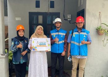 PLN UP3 Malang menyalurkan bantuan sambungan listrik gratis. (Foto/dok.)