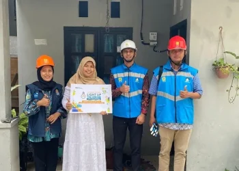 PLN UP3 Malang menyalurkan bantuan sambungan listrik gratis. (Foto/dok.)
