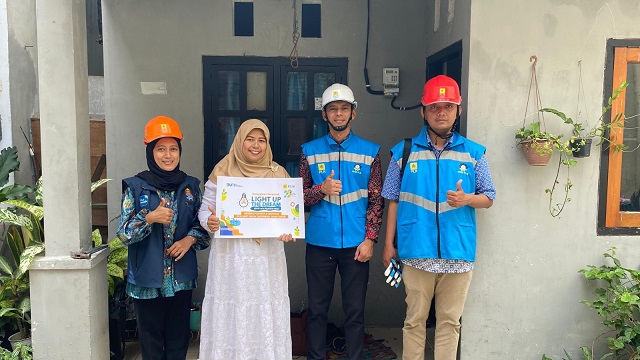 PLN UP3 Malang menyalurkan bantuan sambungan listrik gratis. (Foto/dok.)