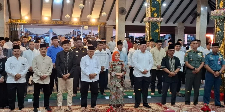 Foto bersama acara Pisah Sambut Wakil Bupati Malang. Foto: Aisyah Nawangsari Putri