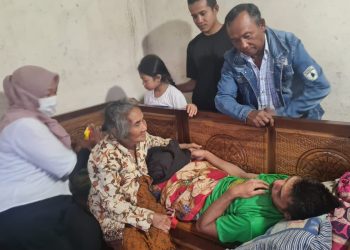 Survivor pria hilang di hutan Kasembon, Malang ditemukan dan kini sudah mendapat perawatan dari keluarga. Foto: Dok.